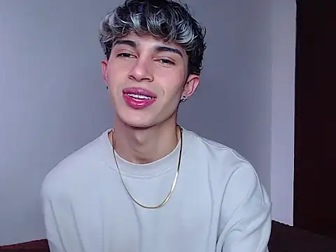 Snapshot of john_vichenso chatting on 11.06.25 john vichenso online show from 11.06.25