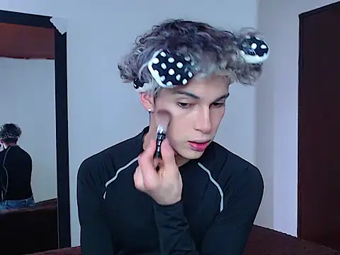 Snapshot of john_vichenso chatting on 11.10.25 john vichenso online show from 11.10.25