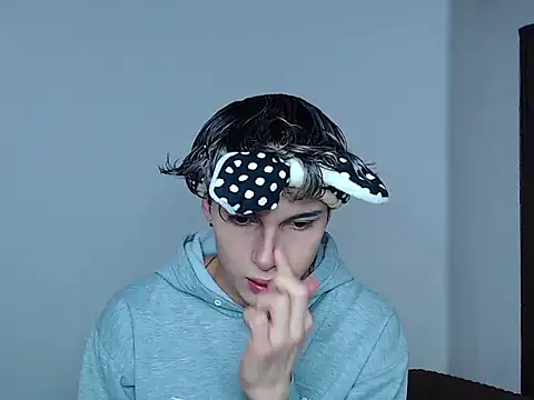 Snapshot of john_vichenso chatting on 11.24.25 john vichenso online show from 11.24.25