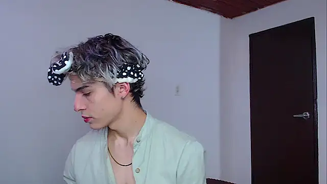 Snapshot of john_vichenso chatting on 12.01.25 john vichenso online show from 12.01.25