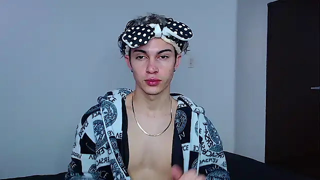 Snapshot of john_vichenso chatting on 12.02.25 john vichenso online show from 12.02.25