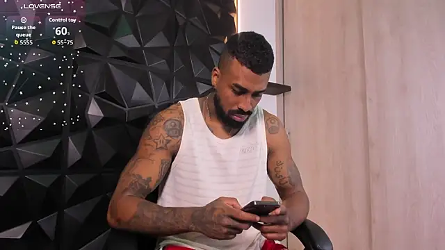 Snapshot of OstinDaniels chatting on 11.15.25 OstinDaniels online show from 11.15.25