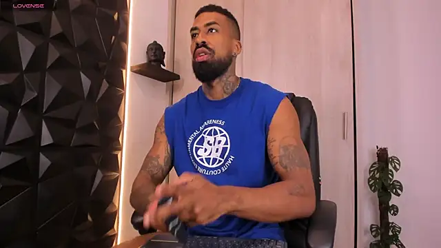 Snapshot of OstinDaniels chatting on 11.18.25 OstinDaniels online show from 11.18.25