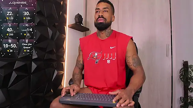 Snapshot of OstinDaniels chatting on 11.19.25 OstinDaniels online show from 11.19.25