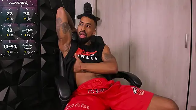 Snapshot of OstinDaniels chatting on 12.13.25 OstinDaniels online show from 12.13.25