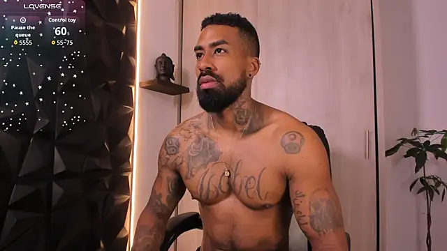 Snapshot of OstinDaniels chatting on 12.18.25 OstinDaniels online show from 12.18.25