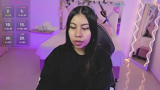 ZURY TAY online show from 10.18.25