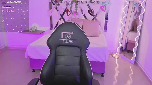 ZURY TAY online show from 10.23.25