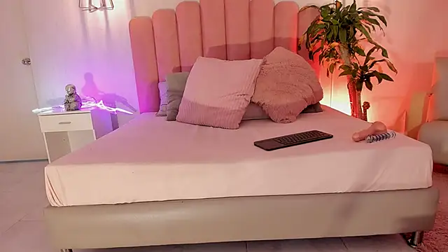 raven black  online show from 10.10.25