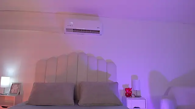 raven black  online show from 12.18.25