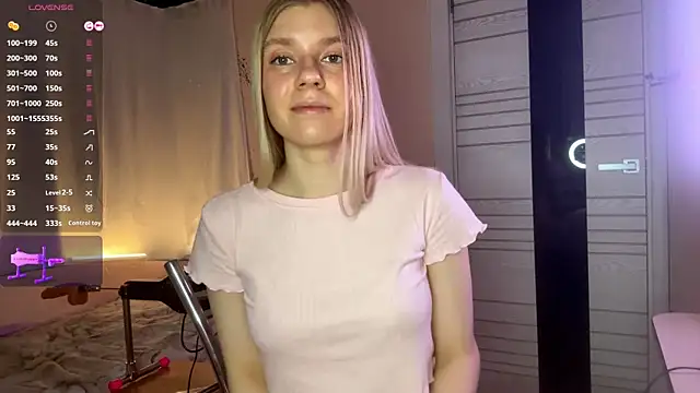 Snapshot of MaryjaneSpider chatting on 11.20.25 MaryjaneSpider online show from 11.20.25