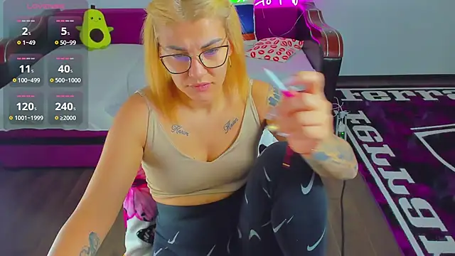 MiaKiittyy online show from 11.29.25