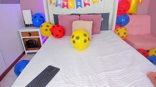 sarahyessica online show from 06.18.26
