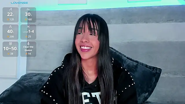 Snapshot of Aleja_ruizz chatting on 10.18.25 Aleja ruizz online show from 10.18.25