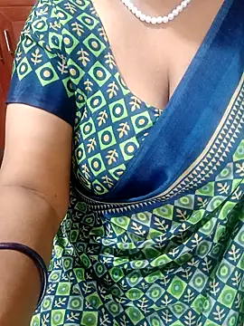 Snapshot of tami_lavanya chatting on 10.03.25 tami lavanya online show from 10.03.25