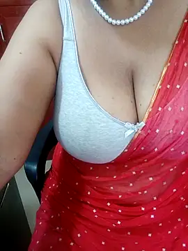 Snapshot of tami_lavanya chatting on 10.04.25 tami lavanya online show from 10.04.25