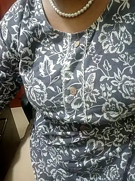Snapshot of tami_lavanya chatting on 10.04.25 tami lavanya online show from 10.04.25