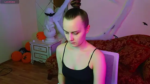 Kelly Cartier online show from 11.01.25