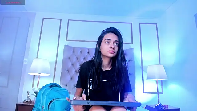 Snapshot of Leilani- chatting on 09.16.25 Leilani- online show from 09.16.25