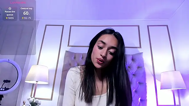 Snapshot of Leilani- chatting on 09.17.25 Leilani- online show from 09.17.25