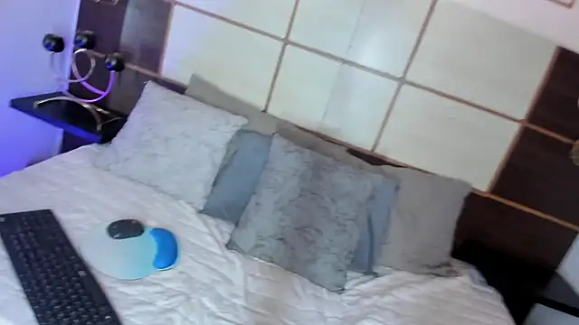 sofiagomez   online show from 09.15.25