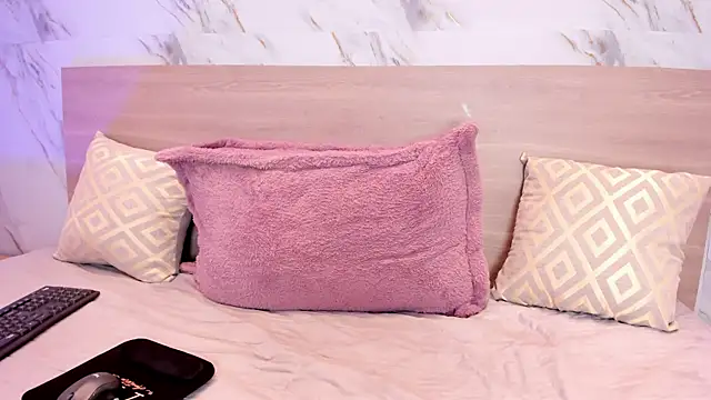 sofiagomez   online show from 12.13.25