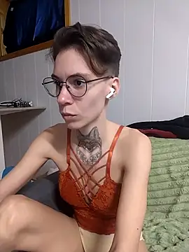 HoneySquirrel online show from 04.06.26