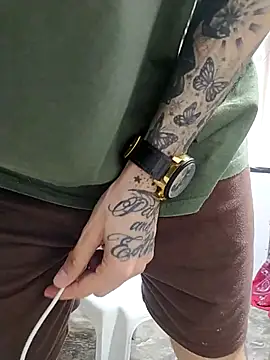 Snapshot of giannis090 chatting on 09.09.25 giannis090 online show from 09.09.25