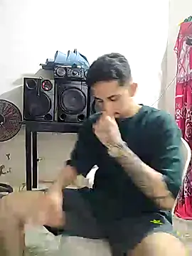 Snapshot of giannis090 chatting on 09.21.25 giannis090 online show from 09.21.25