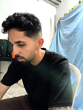 Snapshot of giannis090 chatting on 09.30.25 giannis090 online show from 09.30.25