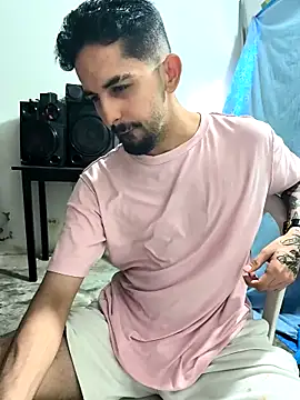 Snapshot of giannis090 chatting on 10.02.25 giannis090 online show from 10.02.25