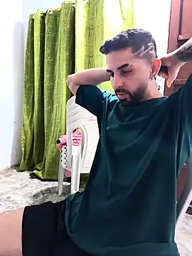 Snapshot of giannis090 chatting on 02.26.26 giannis090 online show from 02.26.26