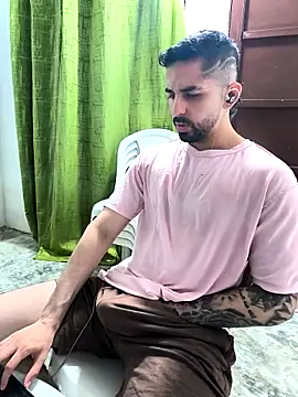 Snapshot of giannis090 chatting on 03.08.26 giannis090 online show from 03.08.26