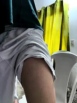 Snapshot of giannis090 chatting on 03.13.26 giannis090 online show from 03.13.26