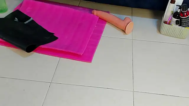 VanessaHard as online show from 01.15.26