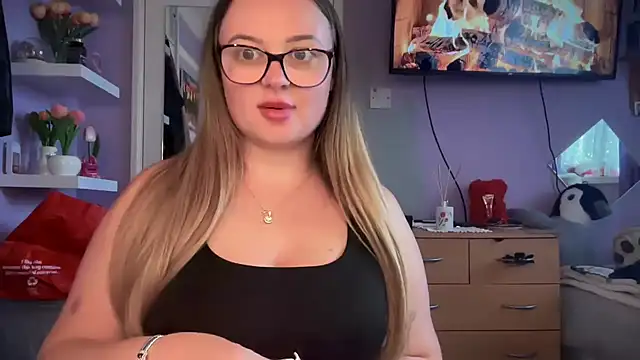 Snapshot of SexySashaxox chatting on 06.11.26 SexySashaxox online show from 06.11.26