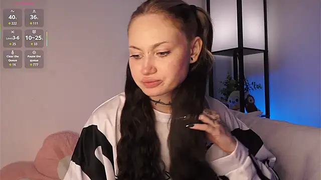 Snapshot of Alice_1n_Wonderland_ chatting on 09.19.25 Alice 1n Wonderland online show from 09.19.25