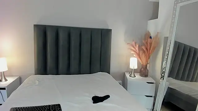 KendraChavez  online show from 11.13.25