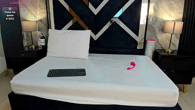 VioletRose as online show from 10.26.25