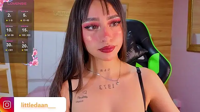 Abril Velvet a  online show from 01.15.26