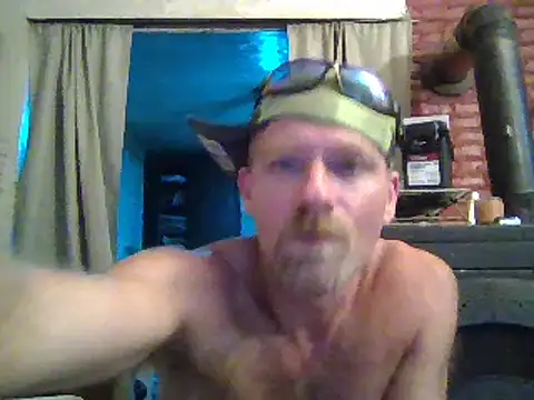 Snapshot of Eat_it_from_the_back chatting on 09.28.25 Eat it from the back online show from 09.28.25