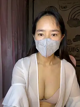 Snapshot of TiNa_04 chatting on 10.03.25 TiNa 04 online show from 10.03.25