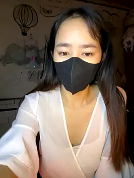 Snapshot of TiNa_04 chatting on 10.26.25 TiNa 04 online show from 10.26.25