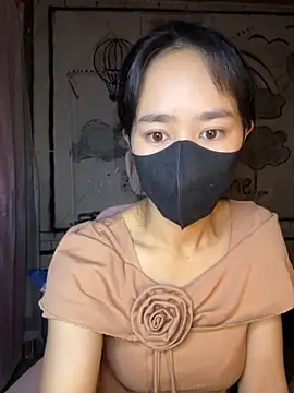 Snapshot of TiNa_04 chatting on 10.29.25 TiNa 04 online show from 10.29.25