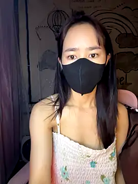 Snapshot of TiNa_04 chatting on 11.17.25 TiNa 04 online show from 11.17.25