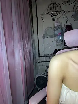 Snapshot of TiNa_04 chatting on 12.16.25 TiNa 04 online show from 12.16.25