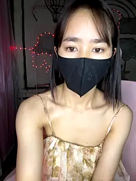 Snapshot of TiNa_04 chatting on 12.22.25 TiNa 04 online show from 12.22.25