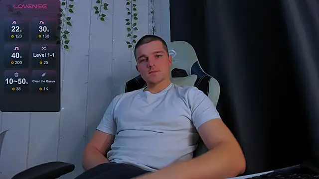 Snapshot of Your_Claddagh chatting on 12.01.25 Your Claddagh online show from 12.01.25