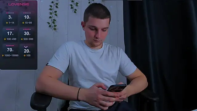 Snapshot of Your_Claddagh chatting on 12.13.25 Your Claddagh online show from 12.13.25