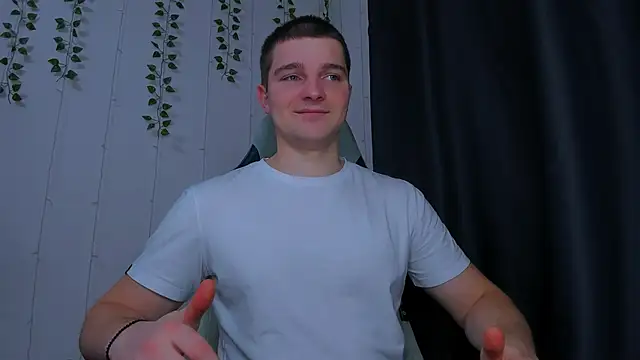 Snapshot of Your_Claddagh chatting on 12.16.25 Your Claddagh online show from 12.16.25